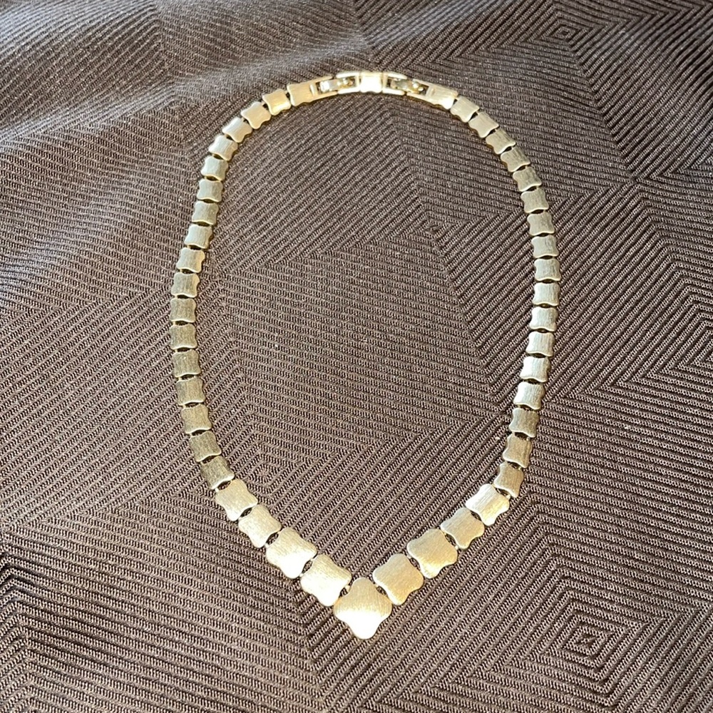 Monet vintage gold tone statement necklace - Picture 1 of 8